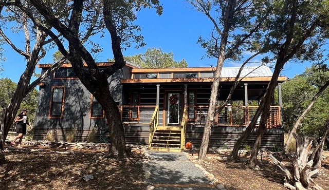 Fox Hollow - Tiny home with Cypress Creek access, 2 miles from Wimberley Square.
