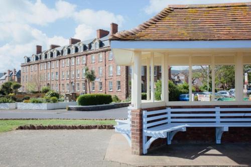 Foxes Hotel & Academy