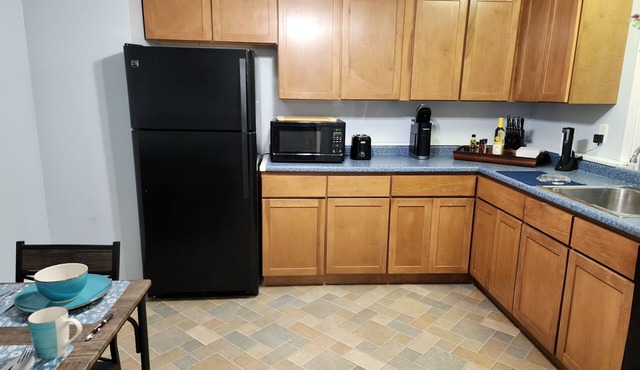 Foxon House centrally located just outside of New Haven
