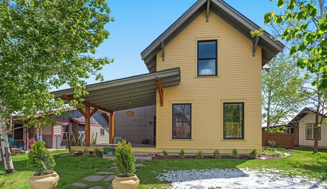 Foxtail Haven - Spacious 3 bedroom, light filled 30+ day rental in Bozeman!