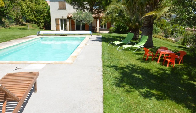 Air-conditioned detached house with pool and beautiful view of the village