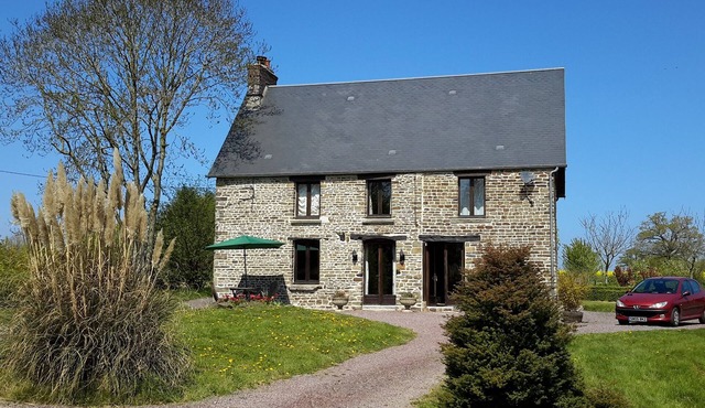 TRADITIONAL FARMHOUSE IN PEACEFUL GARDENS. WATERFEATURE/SPA BATH.POOL NR HOUSE.