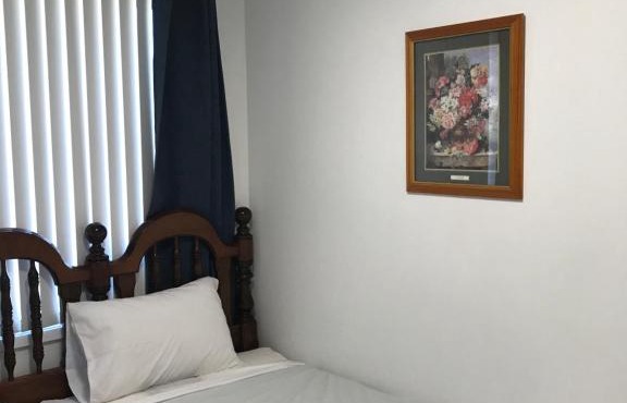 Fragrant Home-68C one king single bed aircon Room