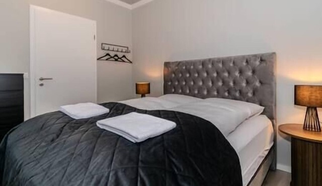 Framnesvegur - Two Bedroom Central Apartment