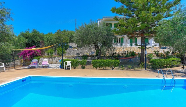 Fran Apartment: Cozzy apartment with a shared pool, breakfast options and close to the beach