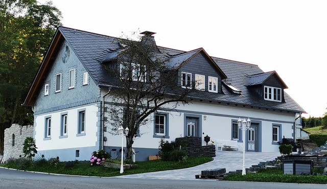 Franconian forest farmhouse, modern apartment, own access, fully equipped!