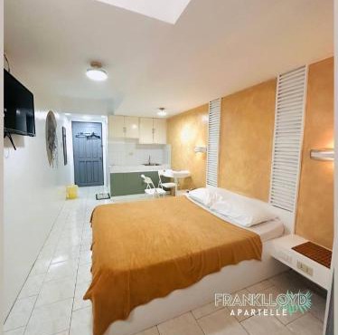 Frank Lloyd Apartelle