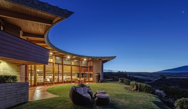 Frank Lloyd Wright Designed Home in Beautiful Location!