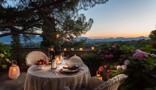 FRANTOIO a Romantic Farmhouse Apartment with Terrace and Views
