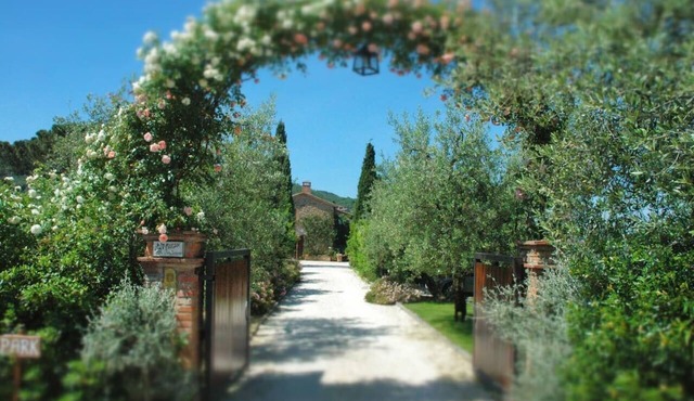 Frantoio home with pool and Jacuzzi in the Fontanaro estate