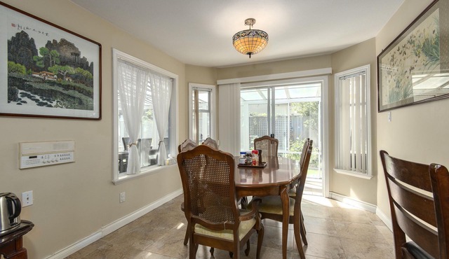 Fraser River Richmond Bed & Breakfast