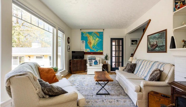Fraser River Waterfront Cottage in Hope BC