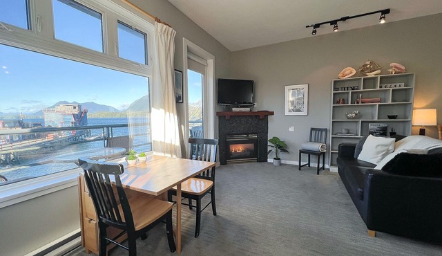 Fred Tibbs #17 I Ocean View I Fireplace I Downtown I Bakery I Cozy
