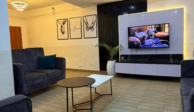 FREE AIRPORT PICK UP | ACs RUN 24/7 | Printers available for Remote Work