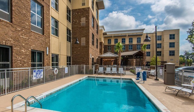 Free Breakfast Buffet. Outdoor Pool. Great Location!