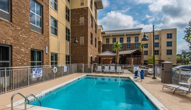 Free Breakfast Buffet + Outdoor Pool + Free Wi-Fi | Great Location + Bridge and Harbor View!