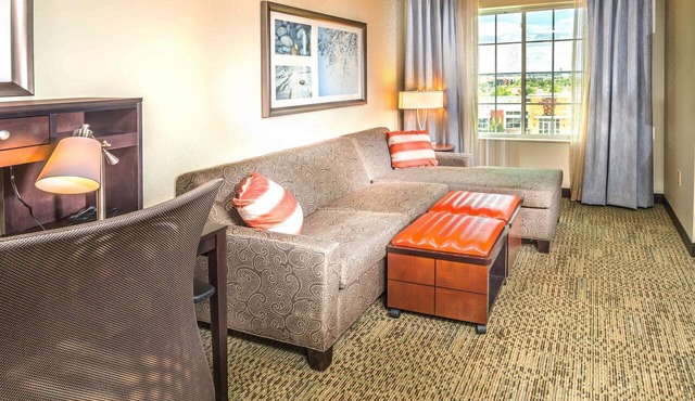 Free Breakfast Buffet & Pool Access. Near University of Colorado Hospital.