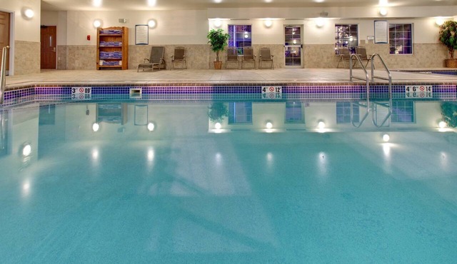 Free Breakfast + Indoor Pool + Hot Tub | Only 10 Minutes from the Zoo