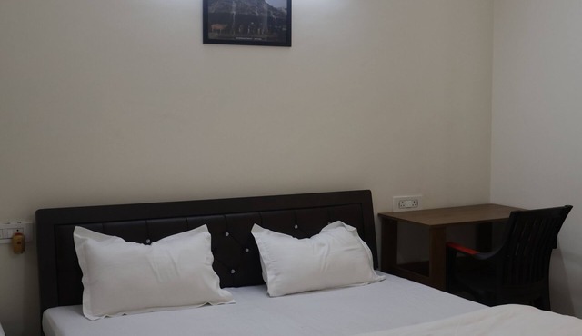Free Breakfast & Kitchen | Near Ekana Stadium