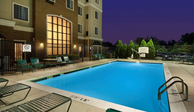 Free Breakfast. Outdoor Pool. Studio Near the BWI Airport!
