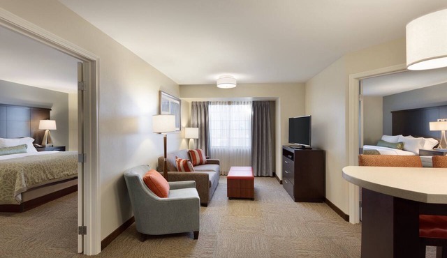 Free Breakfast. Pool. Great Location! Near the new Chevron and Oxy campuses