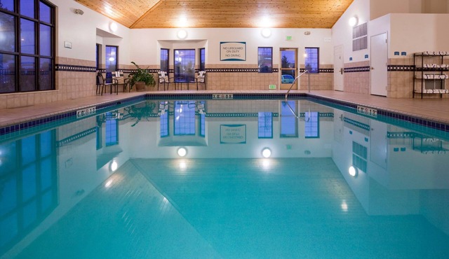Free Breakfast. Pool & Hot Tub. Gym. Great for Business Travelers!
