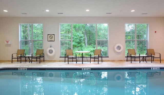Free Breakfast. Indoor Pool. Quick Drive to Rutgers University!