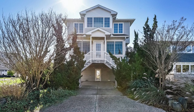 Free Golf at Bear Trap Dunes and MORE! Awesome family vacation home nestled in the heart of downtown Bethany Beach and only a short stroll from the surf and sand!