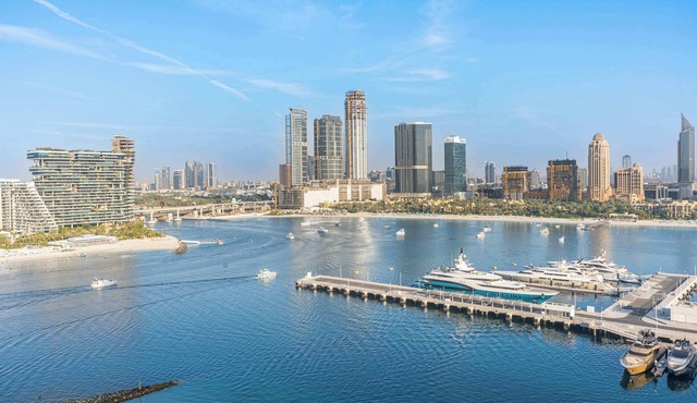 Free housekeeping visits during your stay - StayShort - Elegant 1 Bedroom in EMAAR Beachfront that Sleeps 2