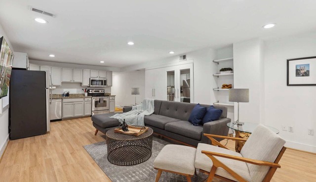 Free Parking! Large, 2BR/1.5BA with AC/TV/Internet
