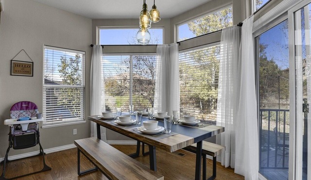 !FREE PIZZA! Spacious, Family Friendly, Game Room, Mnt. Views. 5 min to USAFA.