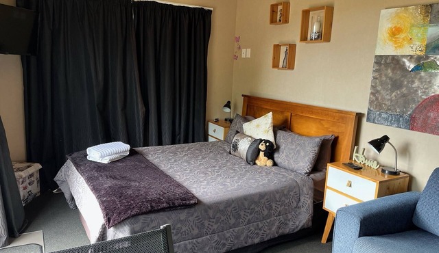 Free Wifi/Breakfast,clean,private studio Greymouth