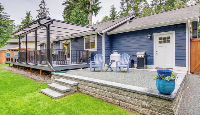 Freeland Retreat - Deck, Fire Pit & Beach Access!