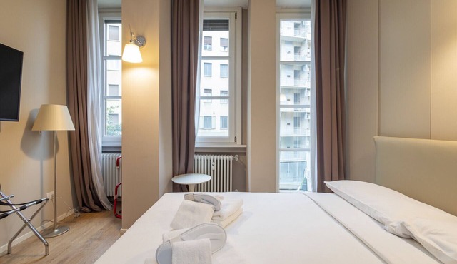 Freguglia G - Modern studio with balcony close to Duomo