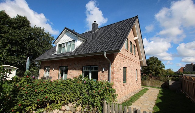 Freistehendes 5 Sterne-ferienhaus mit 4 Zimmern, ca. 131m², Garten und Terrasse