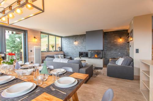 French Alps 5-Bed Cottage Sleeps 12 with Parking