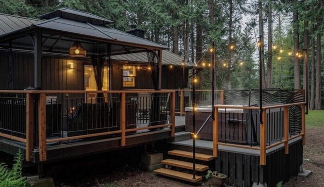 French Beach Forest Retreat - with Hot tub