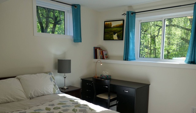 Fresh 2 Bedroom Private Suite In Charming Dundas near Niagara Falls and Toronto