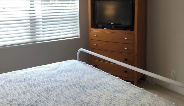Fresh and bright newly renovated 2-bdrm 2-bath condo just steps front the Beach