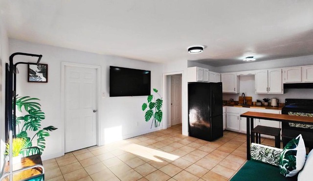 Fresh & Bright Private Suite