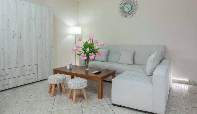 Fresh Modern 1 Bd Apt w Balcony in Quiet Keratsini