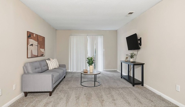 Freshly updated 2BR near hotspots