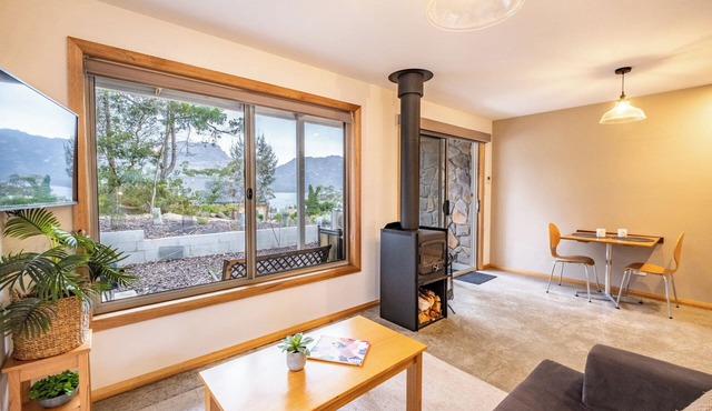 Freycinet Stone Studio 8 - Freycinet Holiday Houses
