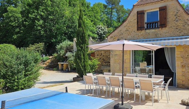 Freyssines, charming family home with private pool, pets welcome