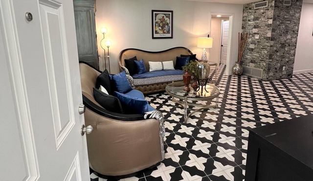 Frida Unit #2. Charming 2-bedroom apartment in delightful Corpus Christi.