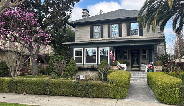 Friedberger Manor - Enjoy Downtown Elegance - 3b/2.5ba - June Promotion!