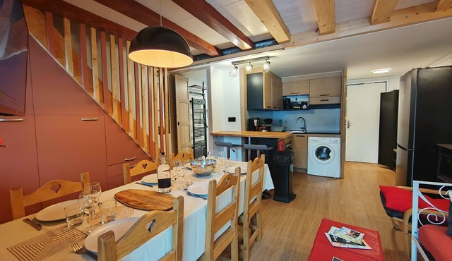 Friendly duplex 6 people. 39m² 3 separate sleeping areas, EAST balcony view.
