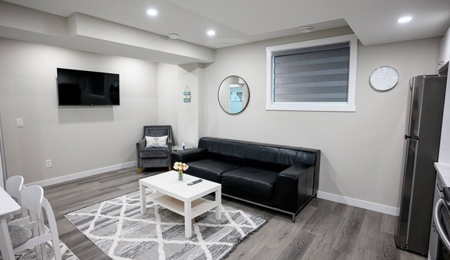 Friendly Legal Secondary Suite Basement (2Bedroom 1Bathroom Kitchen & Laundry)
