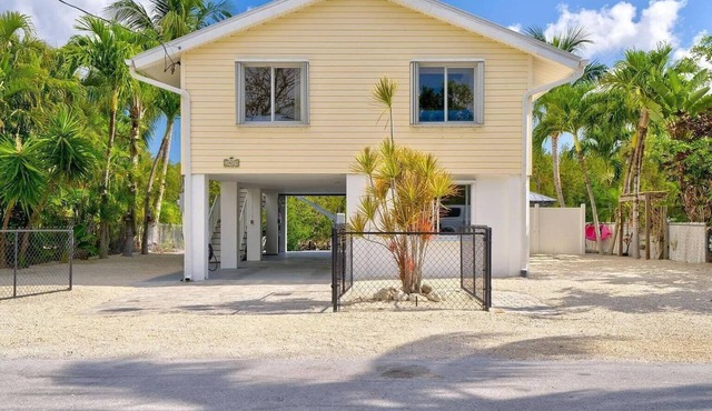 Frigate Landing - Beautiful Waterfront home,60ft seawall,Tiki Hut, Pet Friendly,