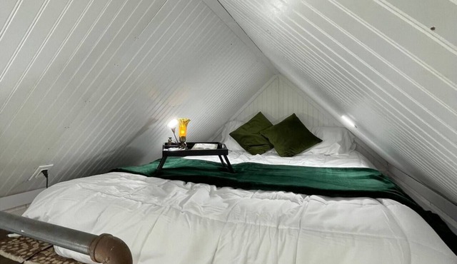 ~ Frog & Toads Cozy Cove ~ A tiny home with a big personality!